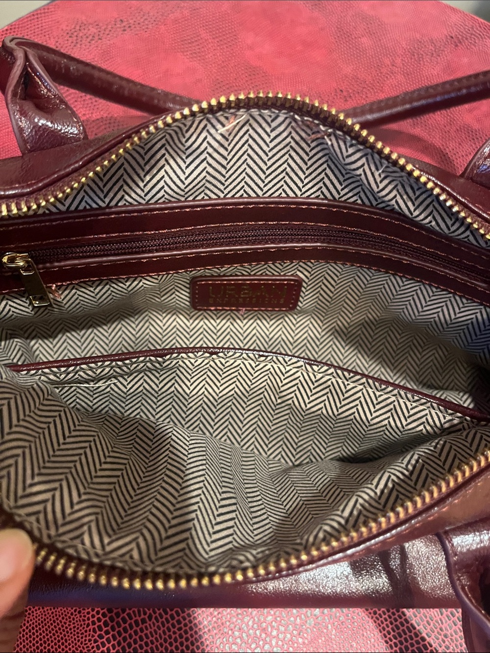 Urban Expressions Burgundy Leather Barrel Shoulder Bag - Picture 4 of 4